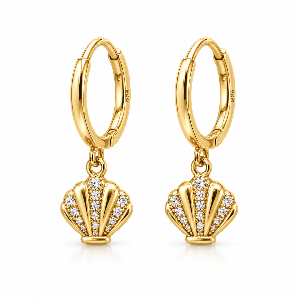 Brincos de Argola com Pendente de Concha com strass em Prata 925