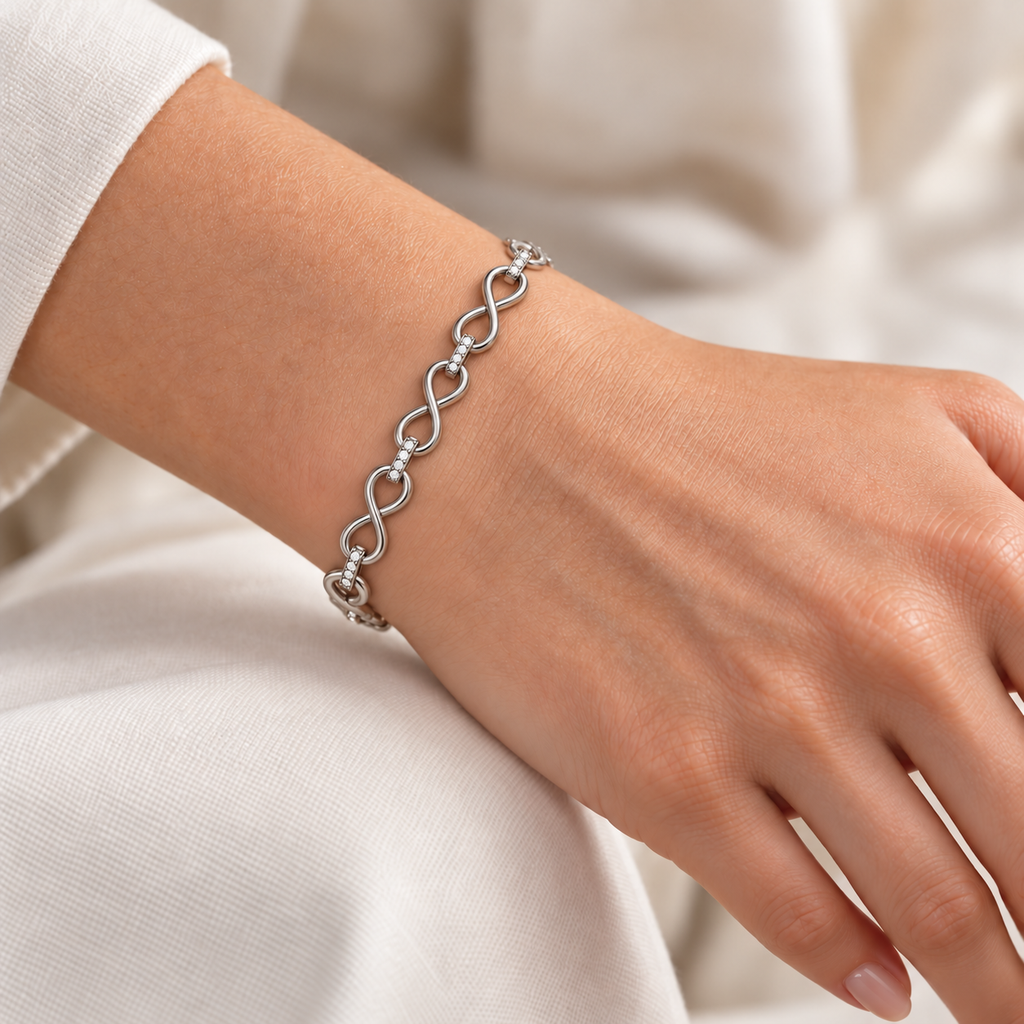 Bracciale con Infiniti e anelli di strass in Argento 925