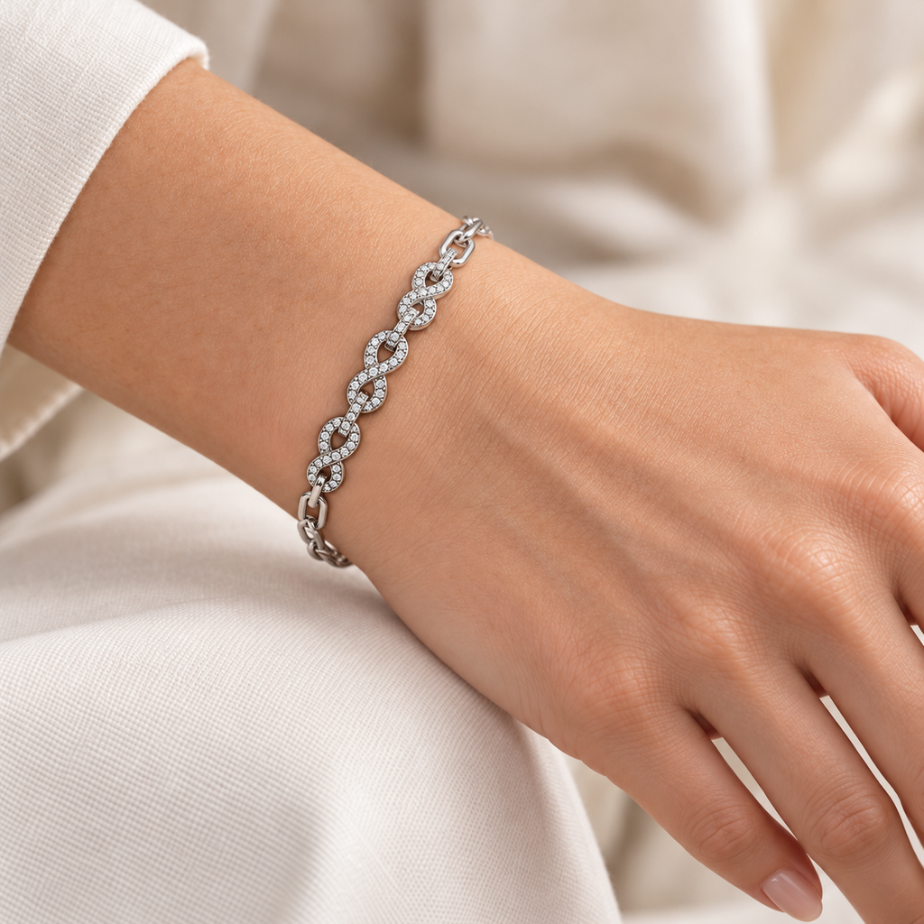 Bracciale con Infiniti e anelli di strass in Argento 925