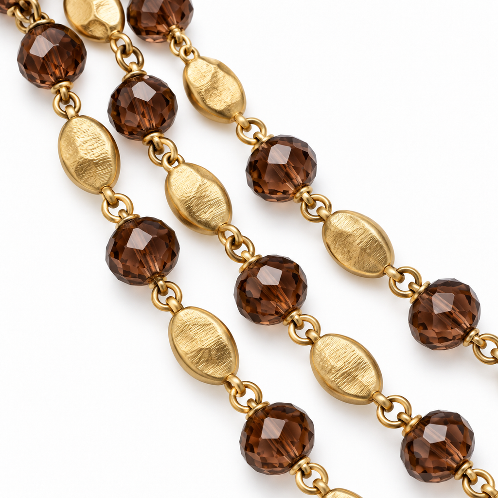 Collana lunga multifilo con cristalli e dettagli sfaccettati