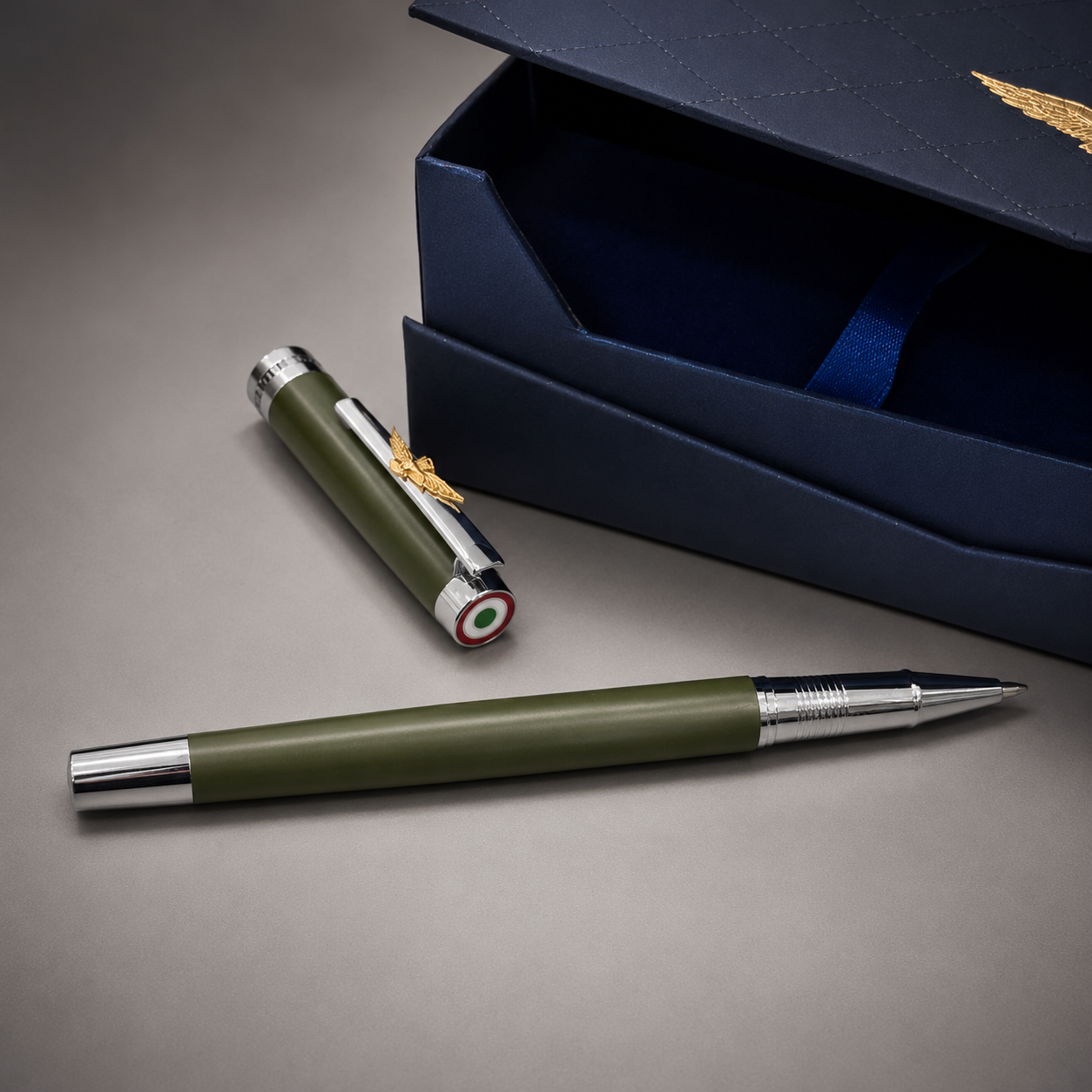 Penna roller in 3 colori con astuccio Aeronautica Militare