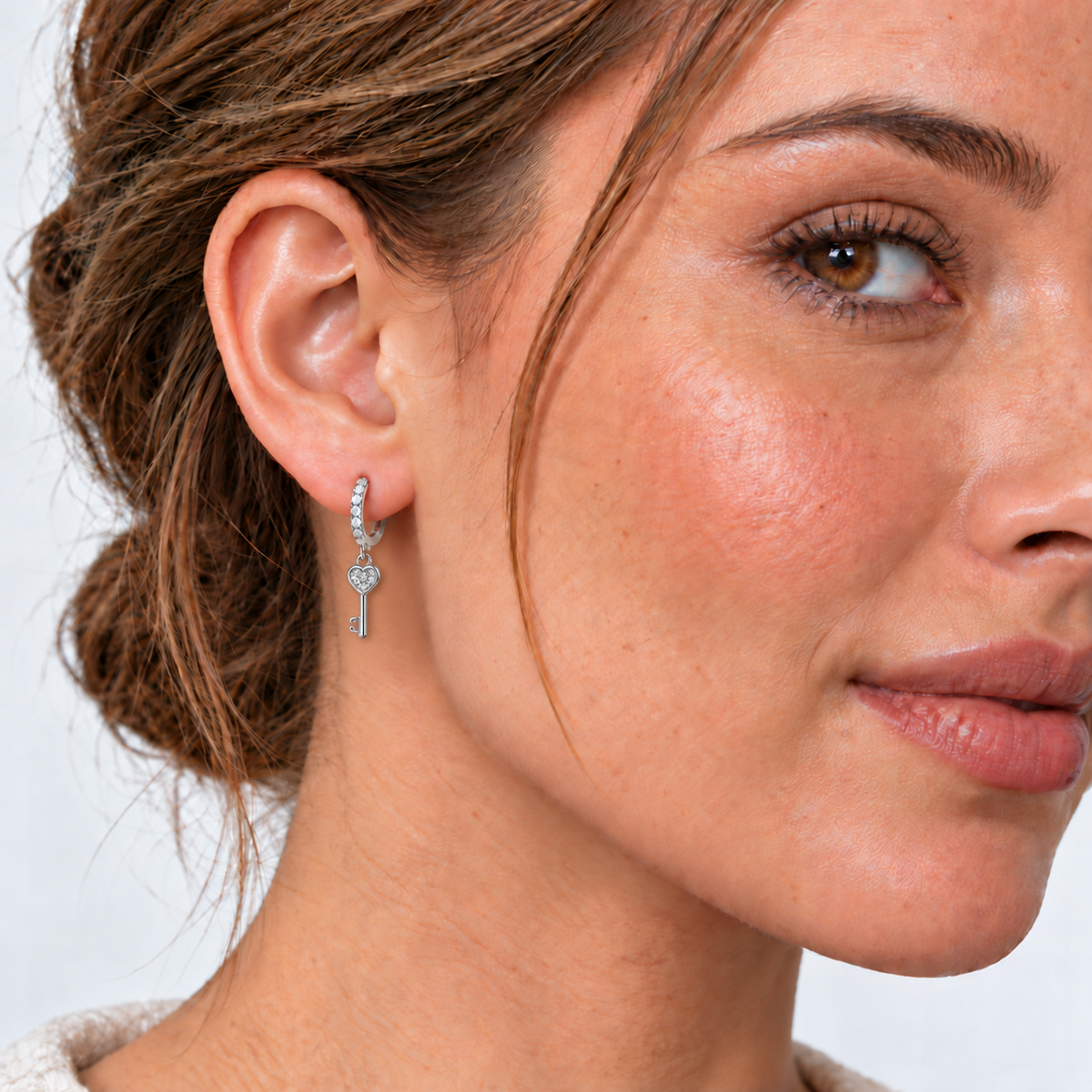 Orecchini a Cerchio strass con Chiave in Argento 925