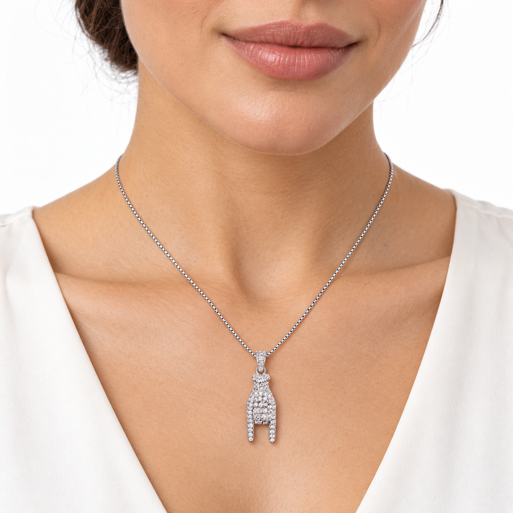 Collana con Ciondolo Mano Cornuta in Argento 925