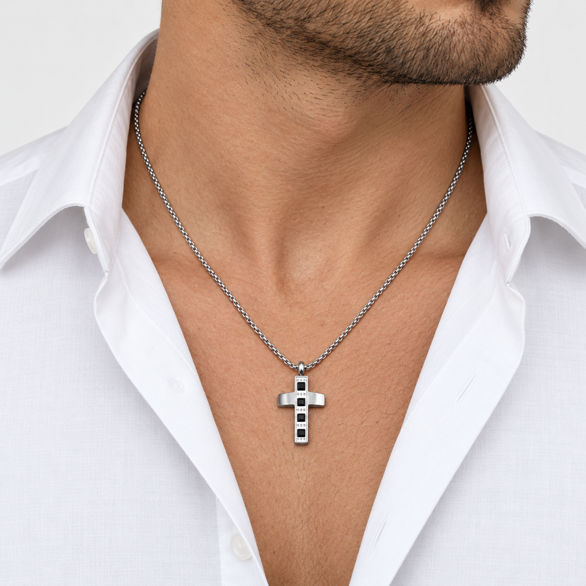 Collana Uomo con croce a 4 zirconi neri quadrati in acciaio inox