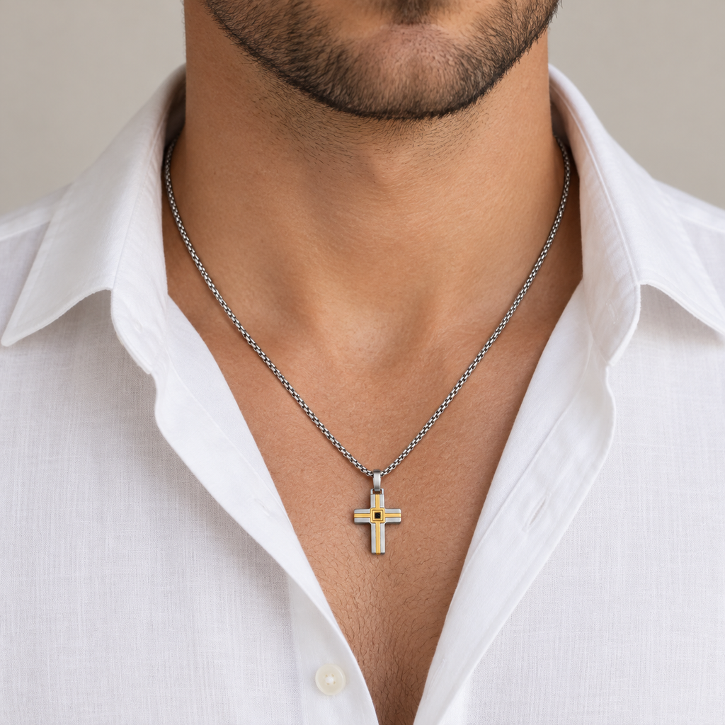 Collana da uomo con croce argento e rosè e strass nero in acciaio inox