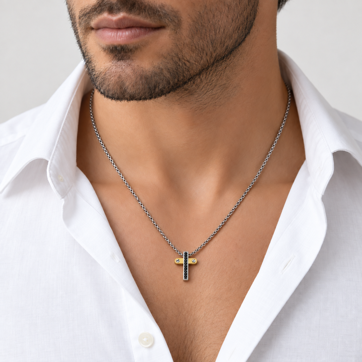 Collana da uomo con croce argento e oro e 10 strass neri in acciaio inox