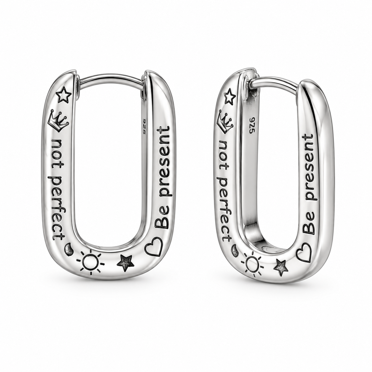 Orecchini a Cerchio Ovale con incisione "Not Perfect, Be Present”in Argento 925