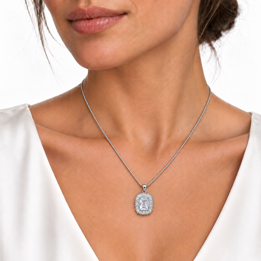 Collana Royale Rettangolare con Corona di Zirconi Baguette in Argento 925 Rodiato