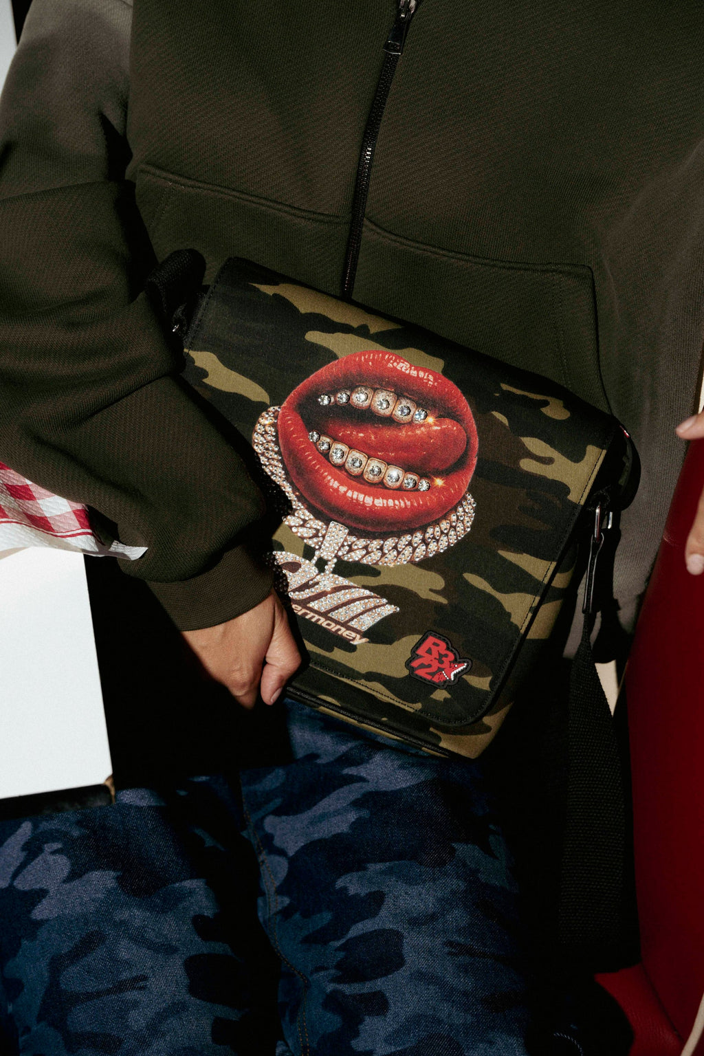 Borsa a tracolla Grillz Camo Collab. ArtSupermoney R372 Edizione Limitata